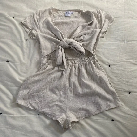 PRINCESS POLLY  Ditsy Tie Front Cutout Romper Beachy Size 8 US Linen Blend - Picture 2 of 7